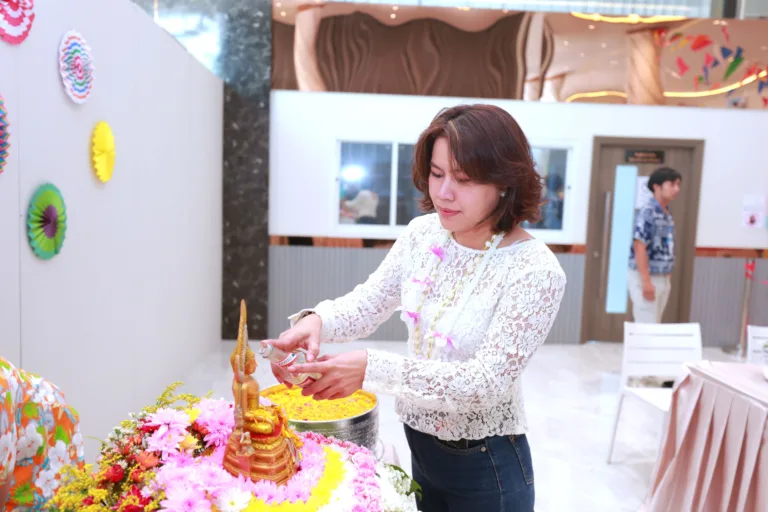 MASTER สืบสานประเพณีสงกรานต์ ประจำปี 2569 จัดกิจกรรม “สรงน้ำพระ – รดน้ำดำหัวผู้บริหาร” เสริมสร้างวัฒนธรรมองค์กรและความผูกพันบุคลากร